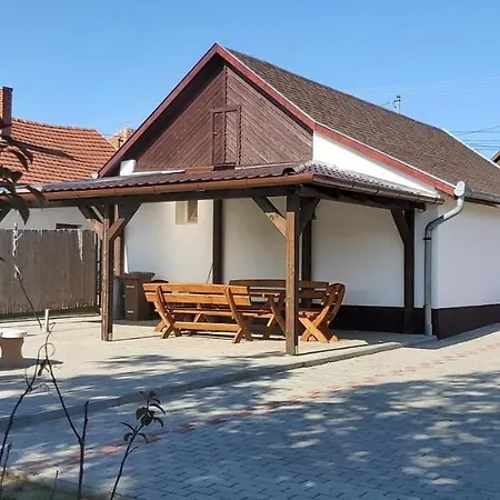 Feszty-feszek Vendeghaz * Tiszafüred