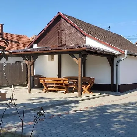 Feszty-feszek Vendeghaz * Tiszafüred