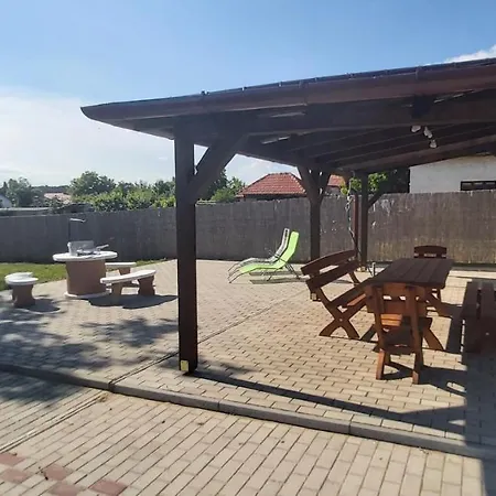 Feszty-feszek Vendeghaz Apartament