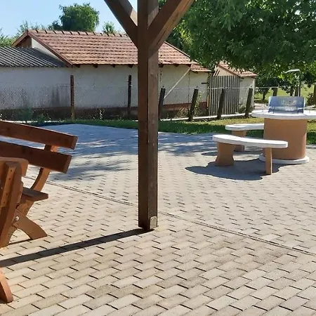 Feszty-feszek Vendeghaz Tiszafüred