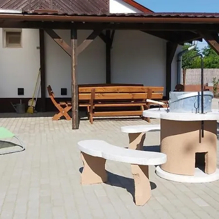 Feszty-feszek Vendeghaz Apartament
