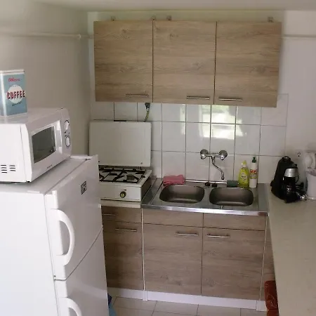 Feszty-feszek Vendeghaz Apartment