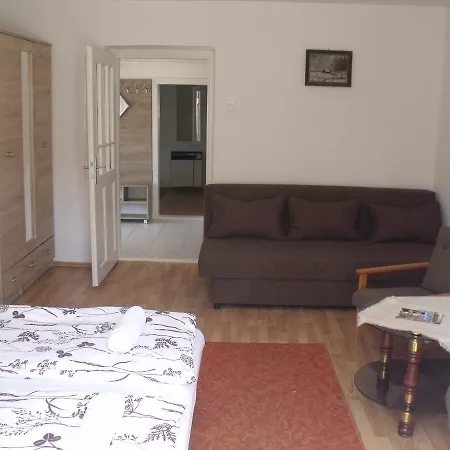 Feszty-feszek Vendeghaz Apartment Tiszafured
